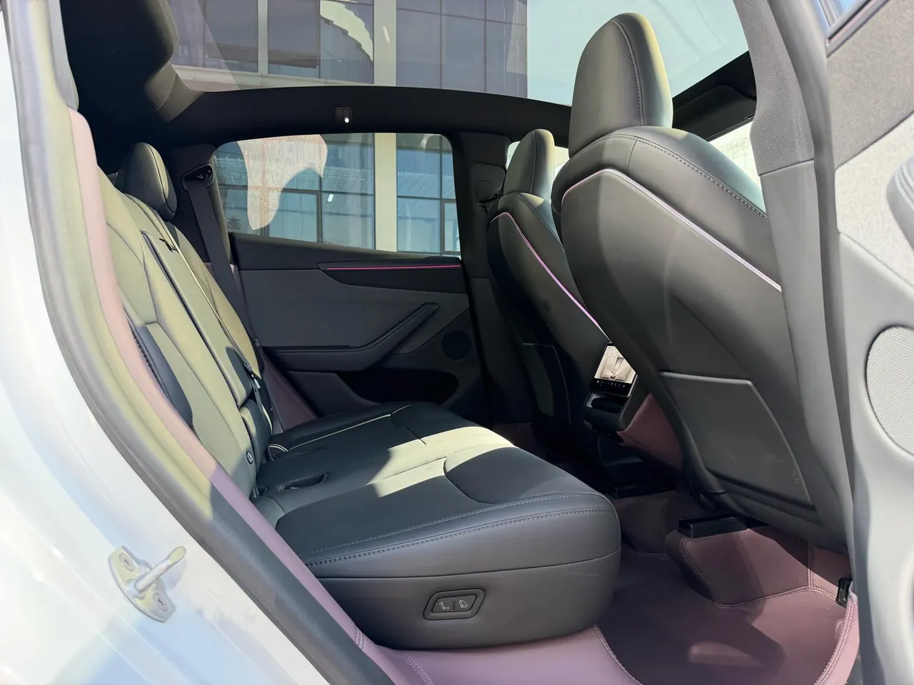Tesla 2026 Model Y Rear-Wheel-Drive Automatic 7