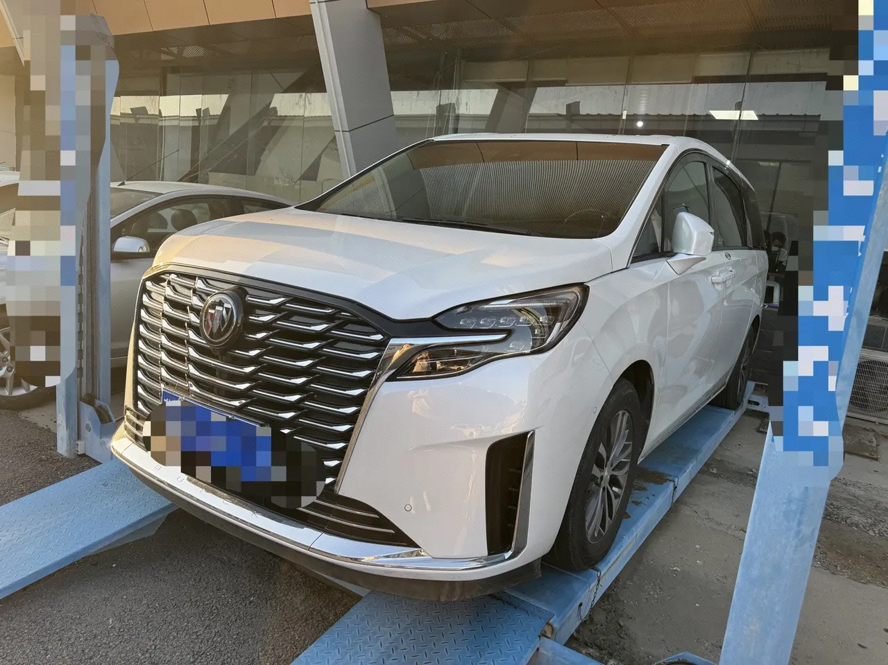 Buick 2022 GL8 ES Lu Zun 2.0T 653T Exclusive Automatic Gear - View 1