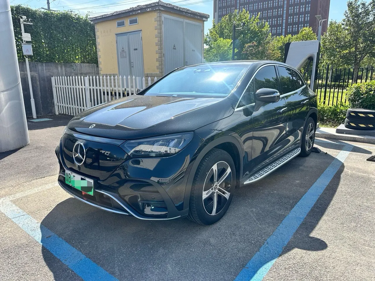 Mercedes Benz 2023 EQE SUV 350 4MATIC EQE SUV 350 4MATIC Pioneer Edition Automatic - View 1