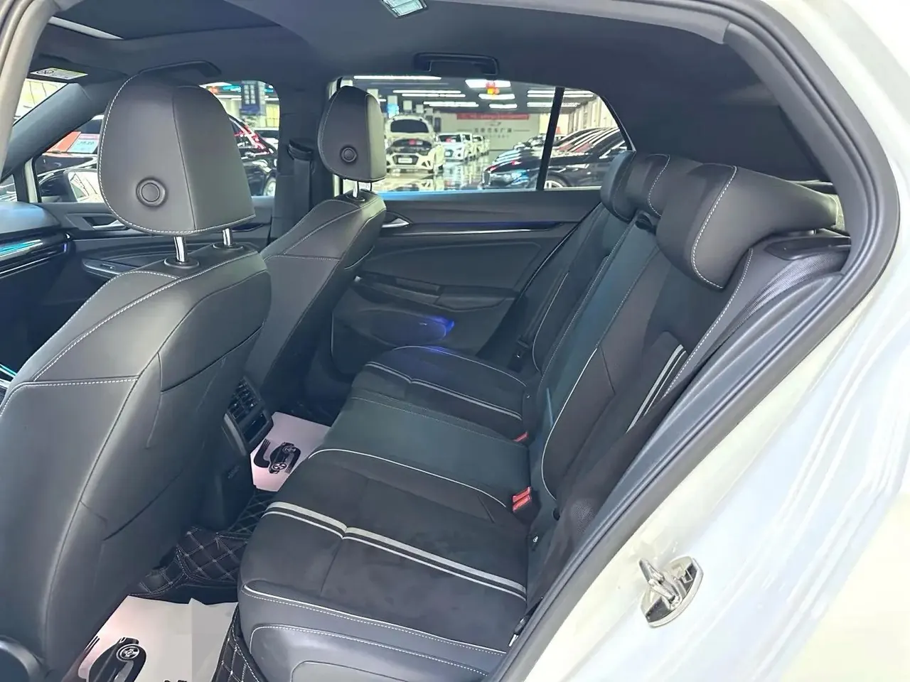 Volkswagen 2021 Golf 8 R-Line 1.4TSI 280TSI Automatic 5