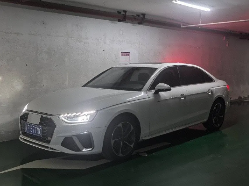 Open image lightbox: Audi 2022 A4L 2.0TFSI 40TFSI Fashion Dynamic Automatic