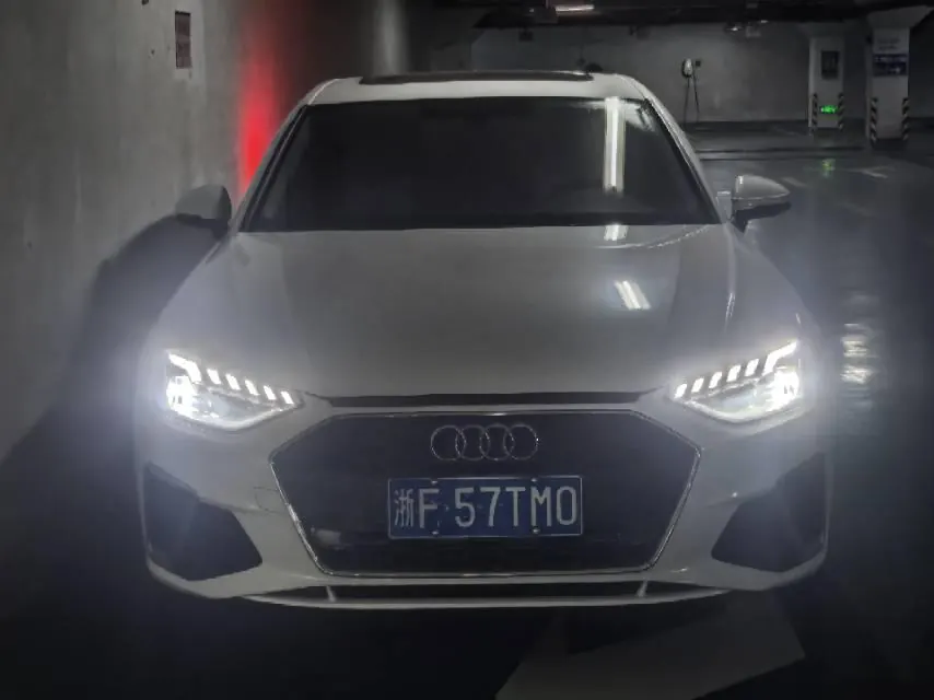 Audi 2022 A4L 2.0TFSI 40TFSI Fashion Dynamic Automatic 2