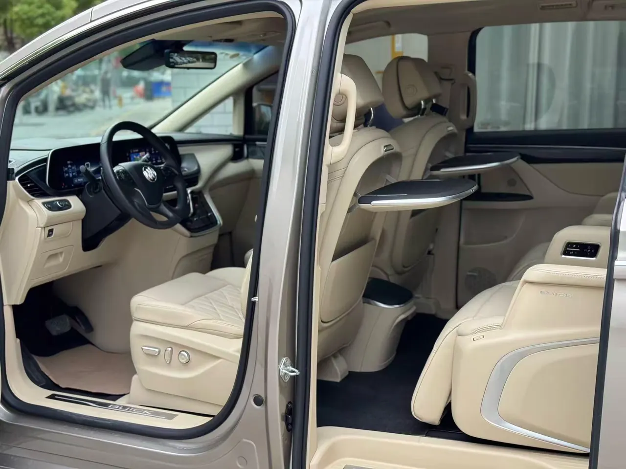 Buick 2023 GL8 ES Lu Zun 48V 2.0T 653T Flagship Automatic Gear 4