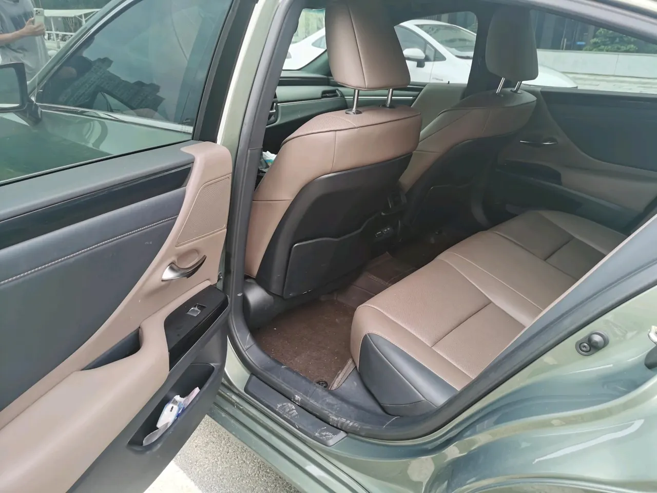 Lexus ES (Imported) 2023 ES200 2.0 Stepless Premium Edition Automatic Gear 6