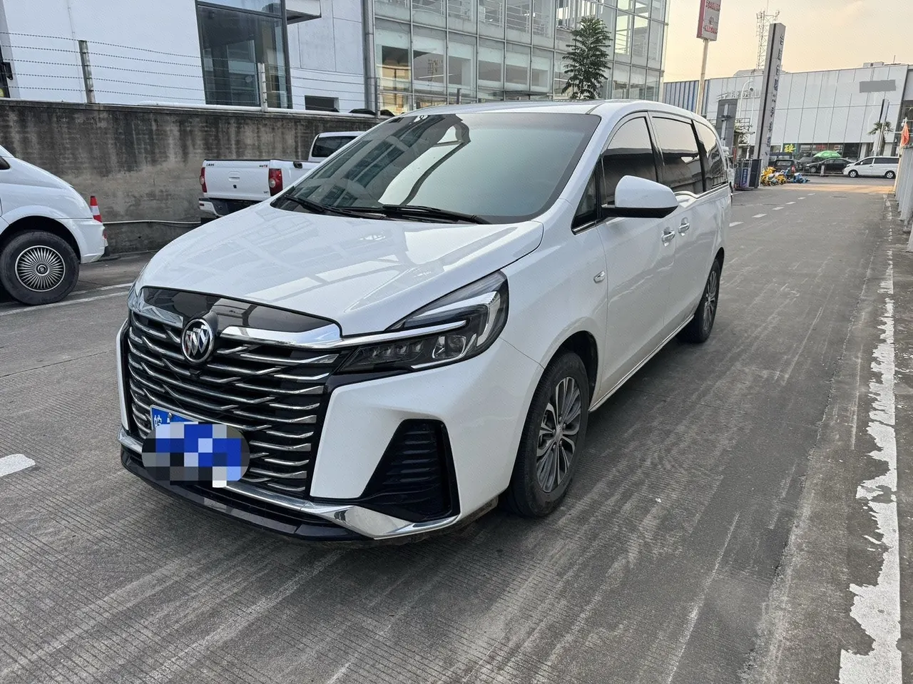 打开图片灯箱:Buick 2023 GL8 Land Business Class 48V 2.0T 652T Luxury Automatic Gear