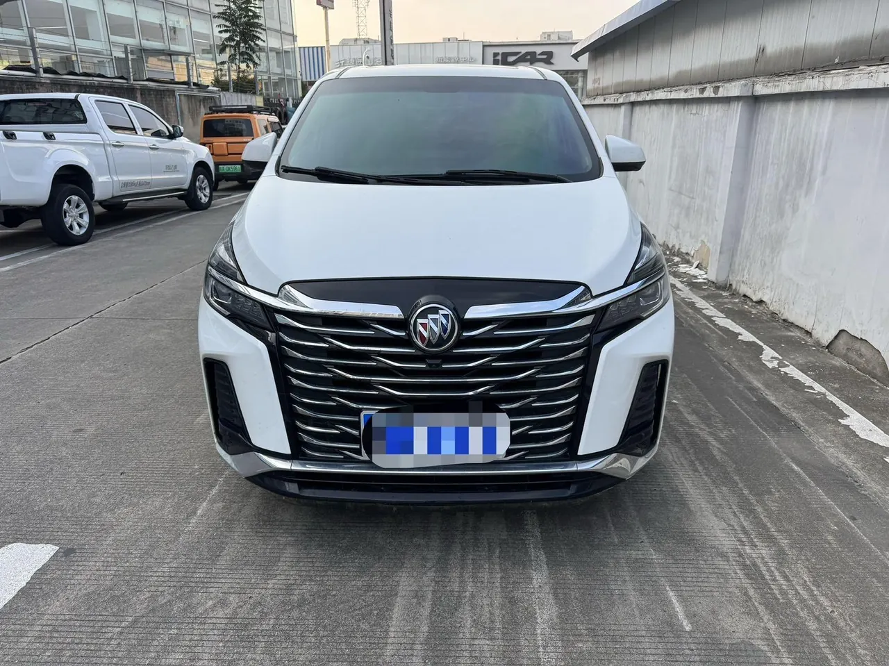 Buick 2023 GL8 Land Business Class 48V 2.0T 652T Luxury Automatic Gear 2