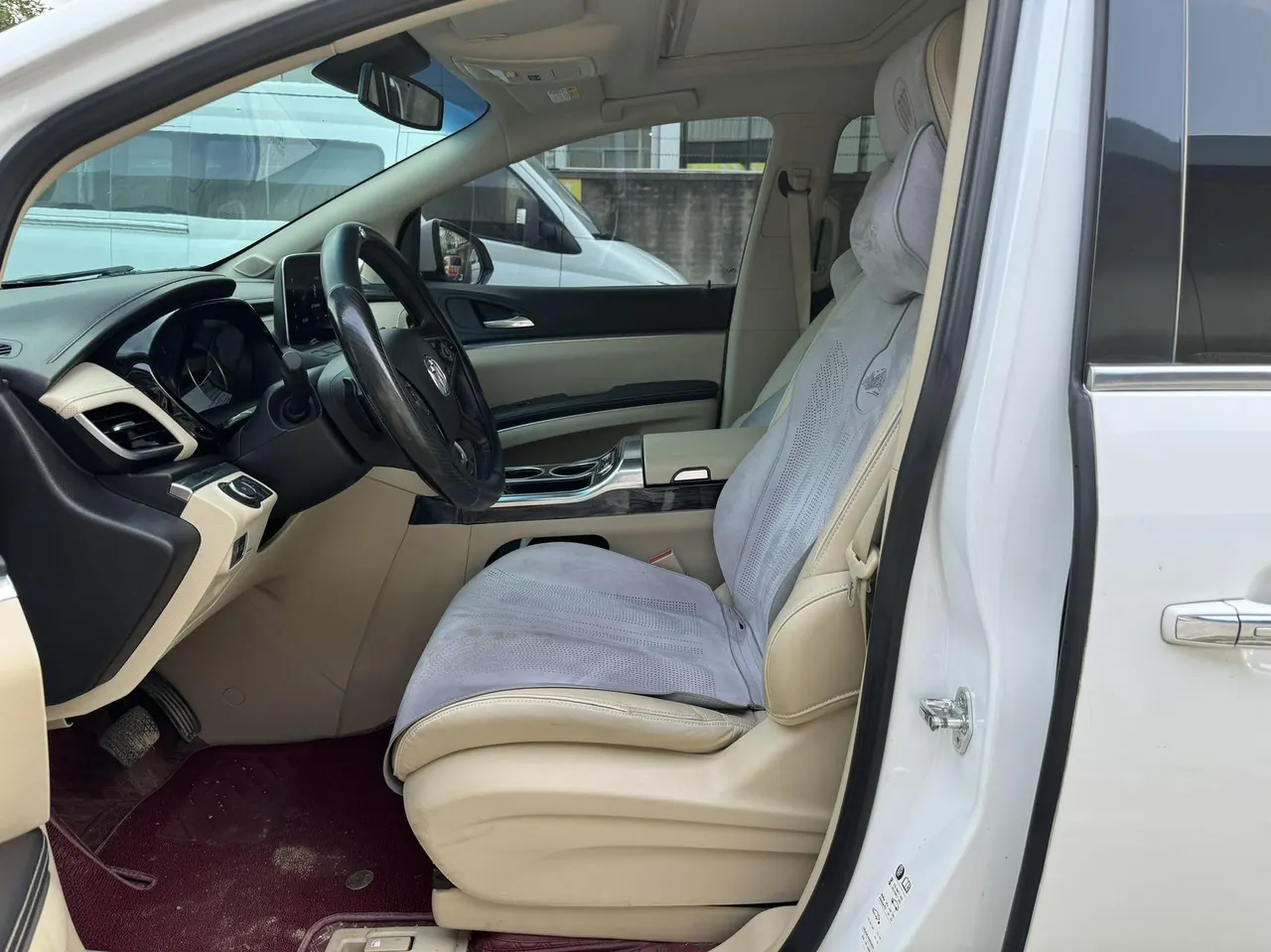 Buick 2023 GL8 Land Business Class 48V 2.0T 652T Luxury Automatic Gear 3