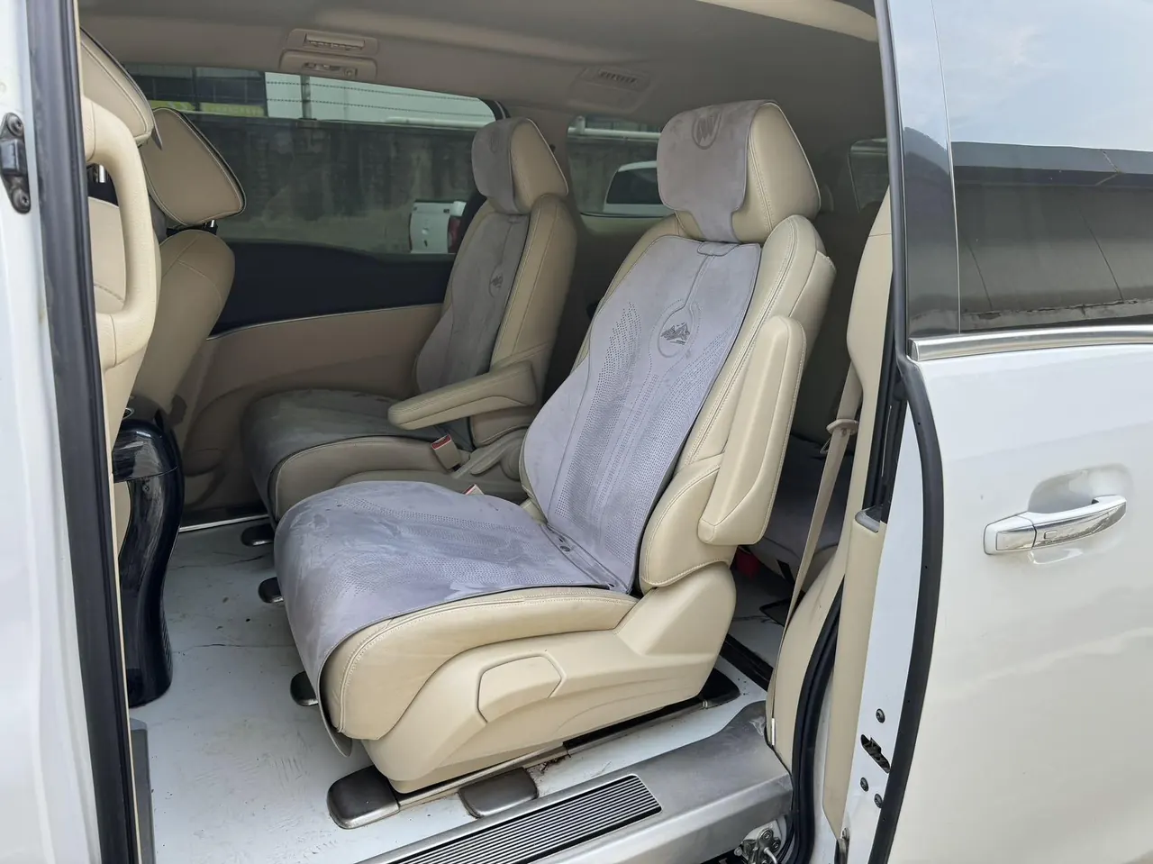 Buick 2023 GL8 Land Business Class 48V 2.0T 652T Luxury Automatic Gear 5