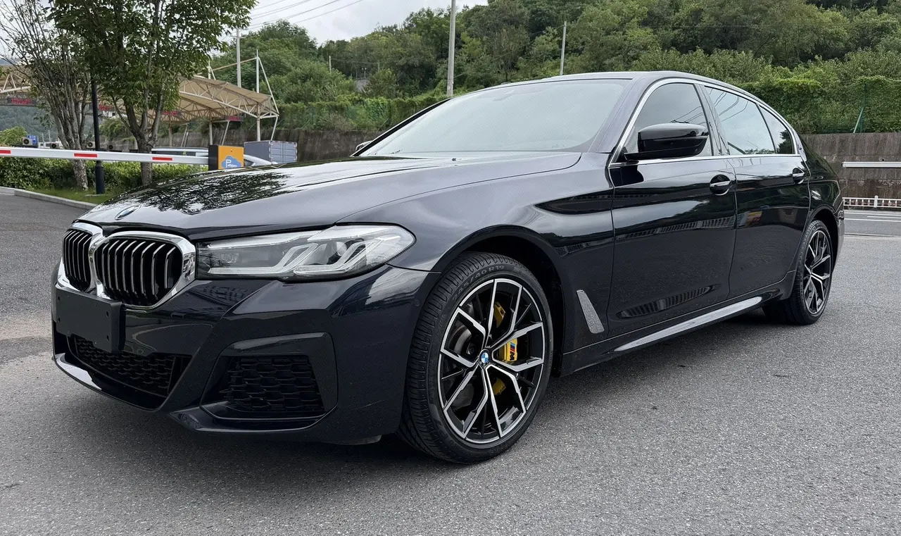 Open image lightbox: BMW 5 Series 2023 530Li 2.0T Exclusive M Sports Suit Automatic Gear