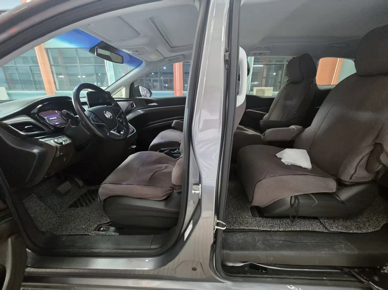 Buick 2021 GL8 Land Business Class 2.0T 652T Luxury Automatic Gear 3