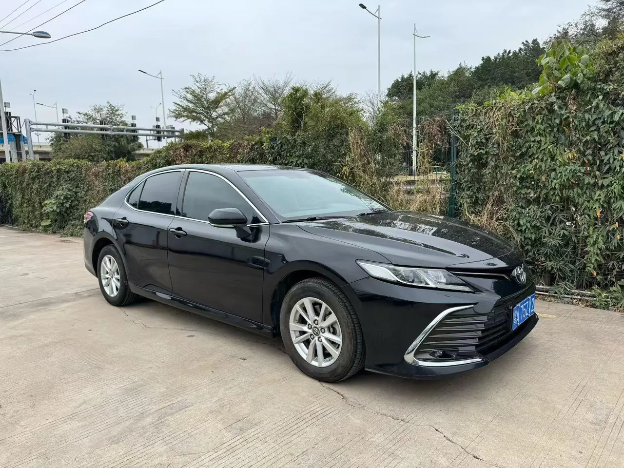 Toyota 2021 Camry 2.0E Stepless Elite Edition Automatic Gear 3