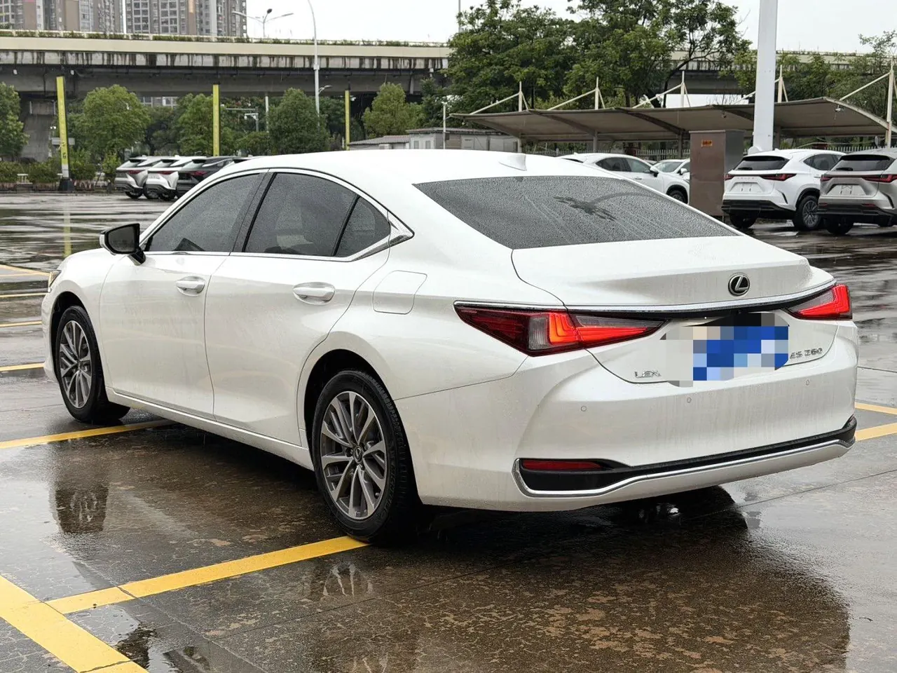 Lexus ES (Imported) 2023 ES200 2.0 Stepless Premium Edition Automatic Gear 6
