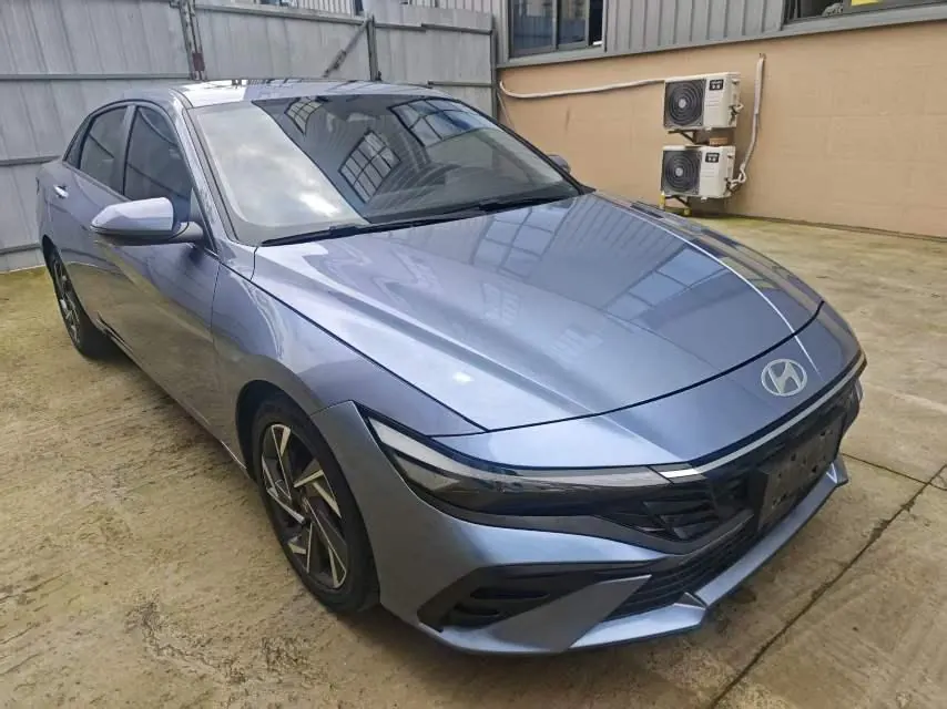 Hyundai 2023 Elantra -3-compartment 1.5 stepless LUX premium automatic gear 3