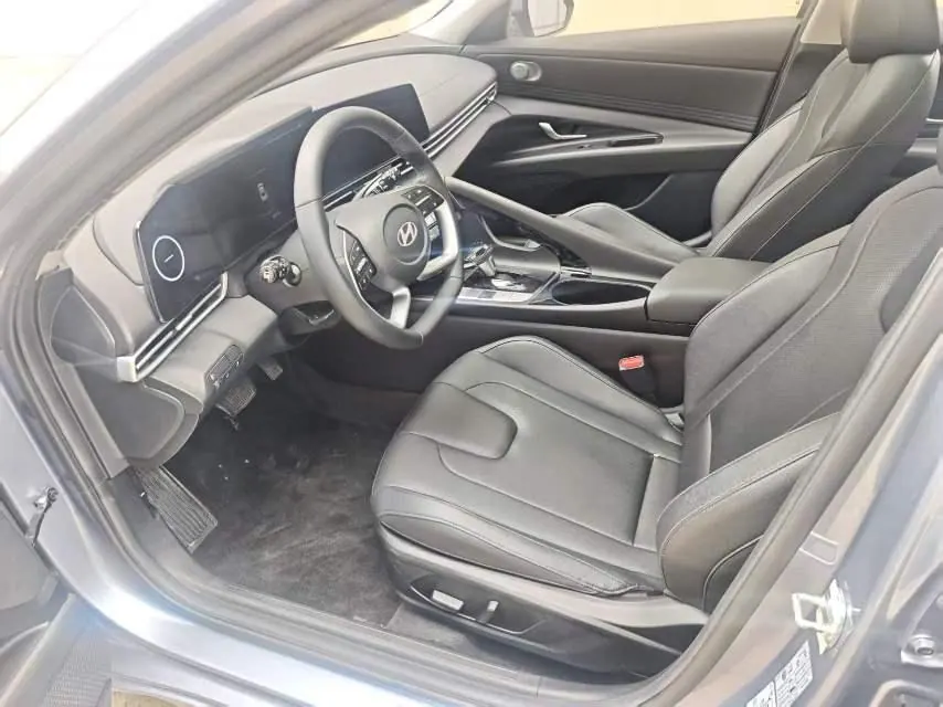 Hyundai 2023 Elantra -3-compartment 1.5 stepless LUX premium automatic gear 7