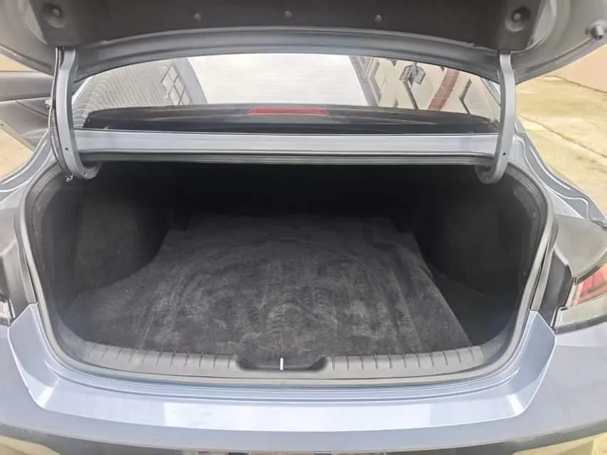 Hyundai 2023 Elantra -3-compartment 1.5 stepless LUX premium automatic gear 9