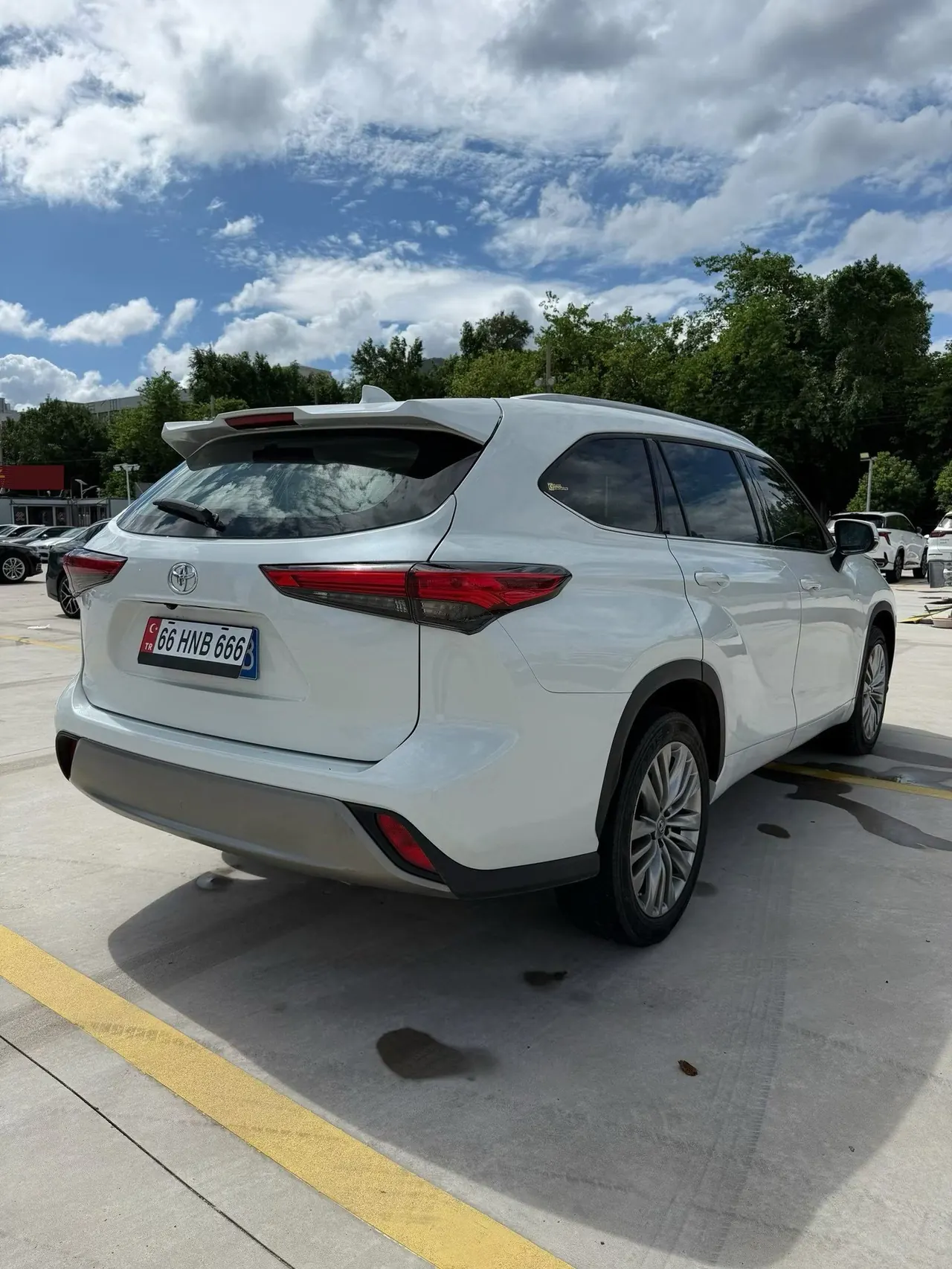 Toyota 2022 Highlander 2.0T 380T 4-wheel drive deluxe 7-seat automatic gear 7