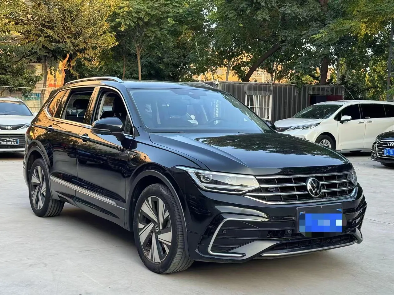 Volkswagen 2023 Tiguan L R-Line 2.0TSI 330TSI Two-Drive R-Line Yuexiang Edition (Revised) Automatic Gear 2