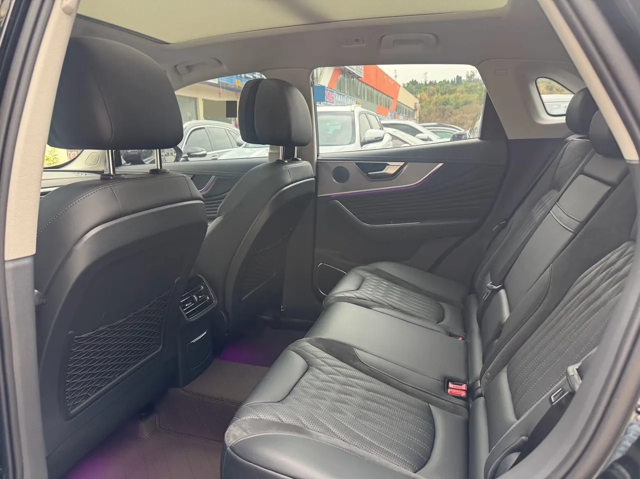 HongQi 2023 HS5 2.0T 4-wheel drive flag enjoy Pro version automatic gear 7