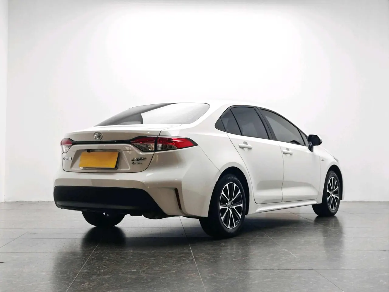 Toyota 2023 Lei Ling Shuangqing 1.8 Stepless Intelligent Electric Hybrid Leading Edition Automatic Gear 2