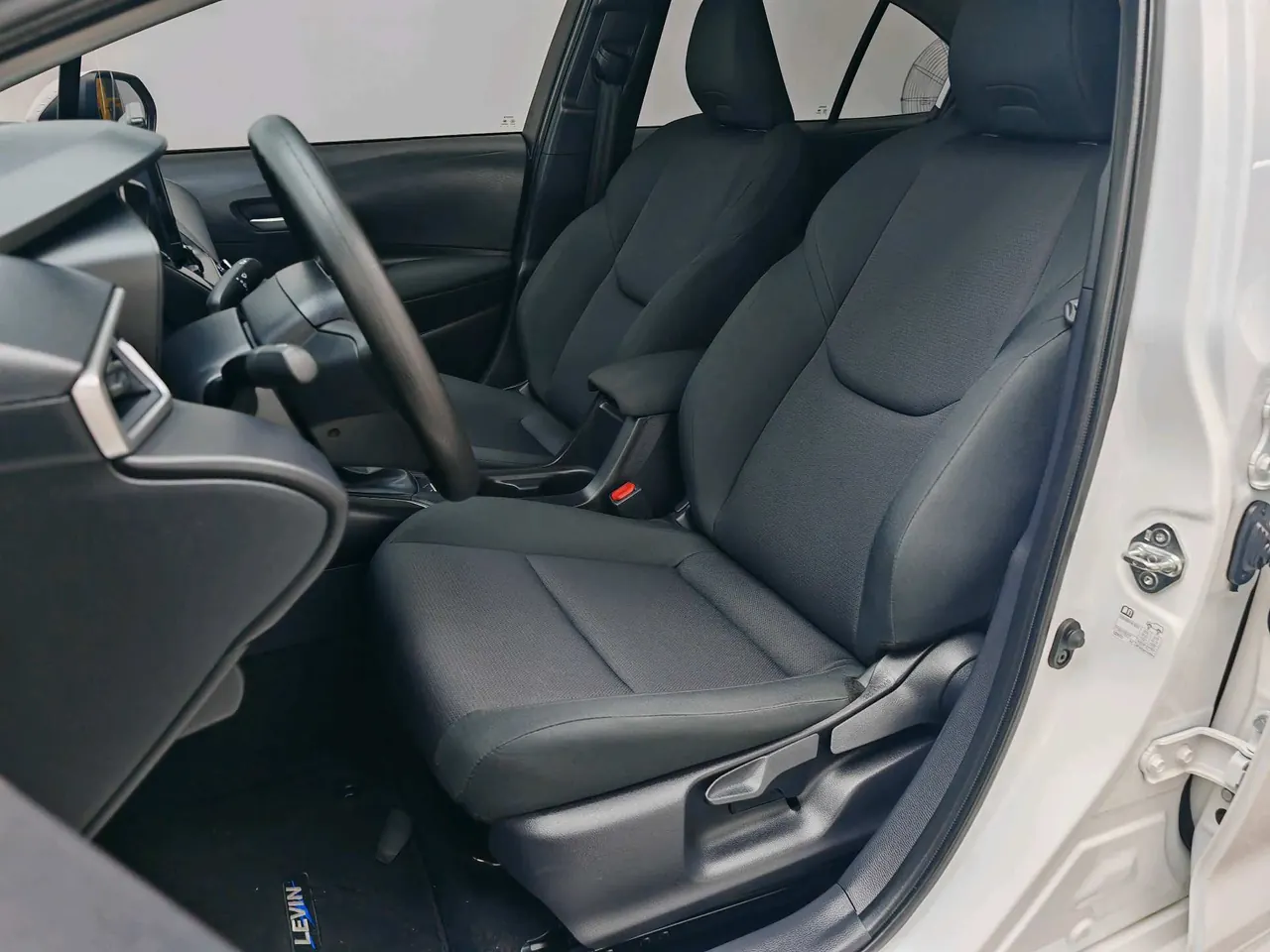 Toyota 2023 Lei Ling Shuangqing 1.8 Stepless Intelligent Electric Hybrid Leading Edition Automatic Gear 4
