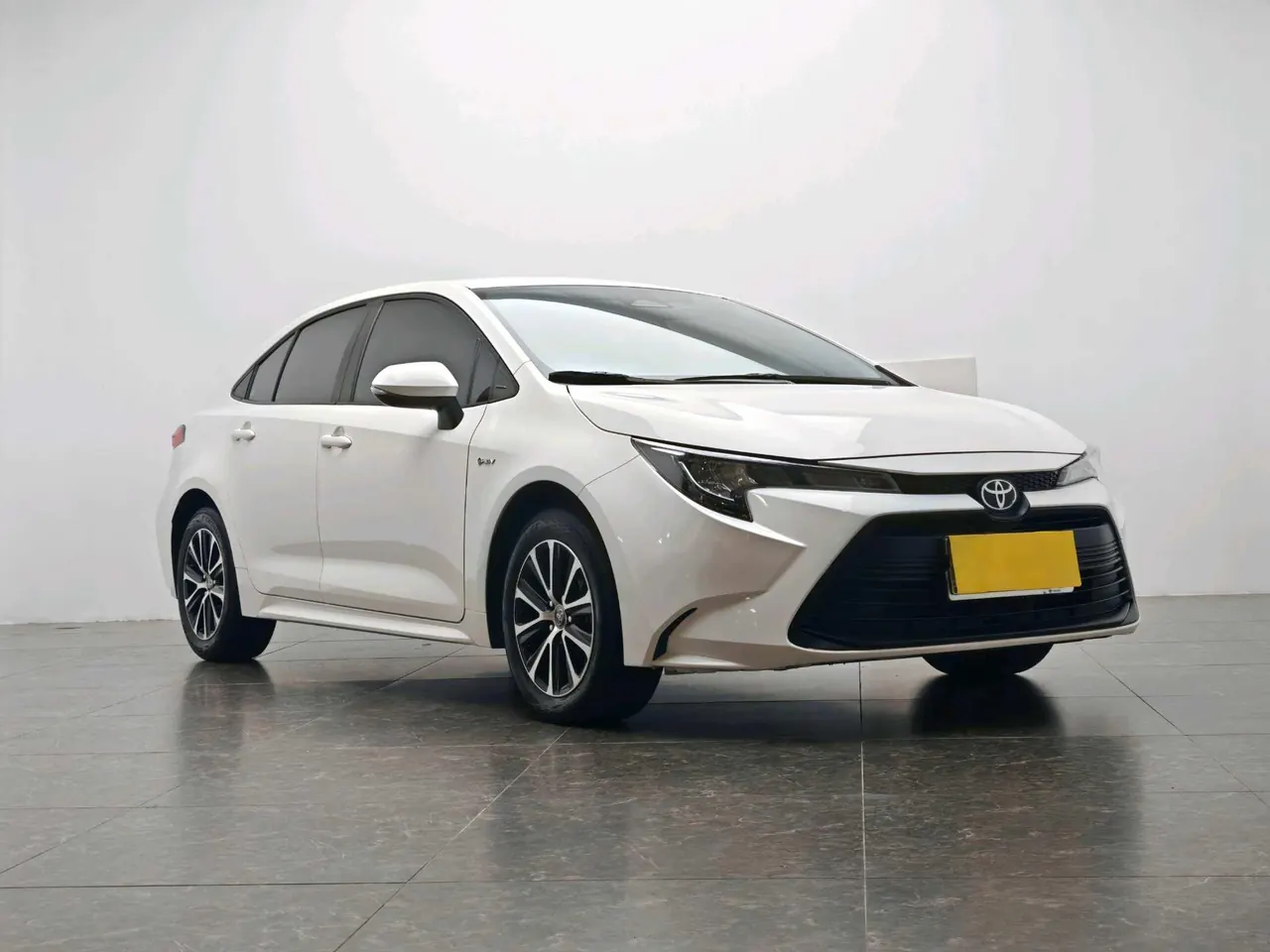 Toyota 2023 Lei Ling Shuangqing 1.8 Stepless Intelligent Electric Hybrid Leading Edition Automatic Gear 6