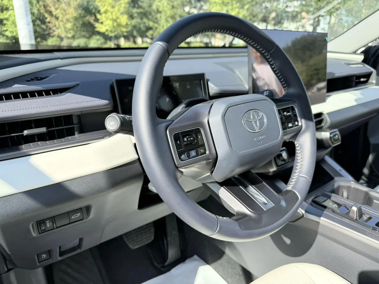 Toyota 2026 RAV4 Rongfang Double Engine 2.0 Stepless Two-Drive Deluxe Automatic Gear 11