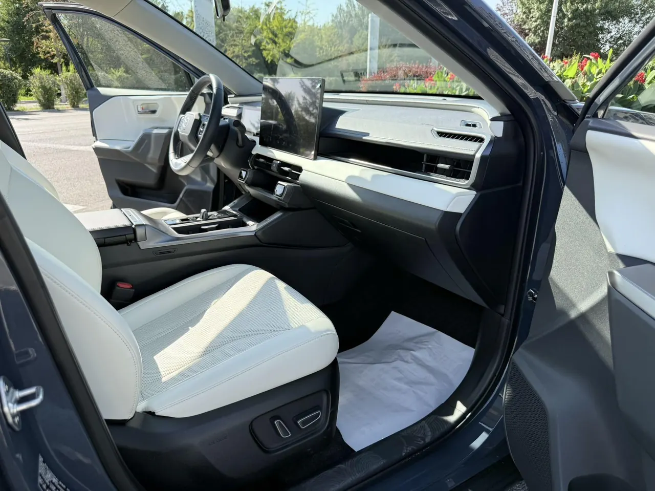 Toyota 2026 RAV4 Rongfang Double Engine 2.0 Stepless Two-Drive Deluxe Automatic Gear 14