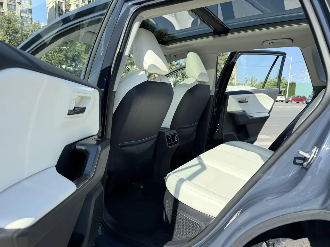 Toyota 2026 RAV4 Rongfang Double Engine 2.0 Stepless Two-Drive Deluxe Automatic Gear 15