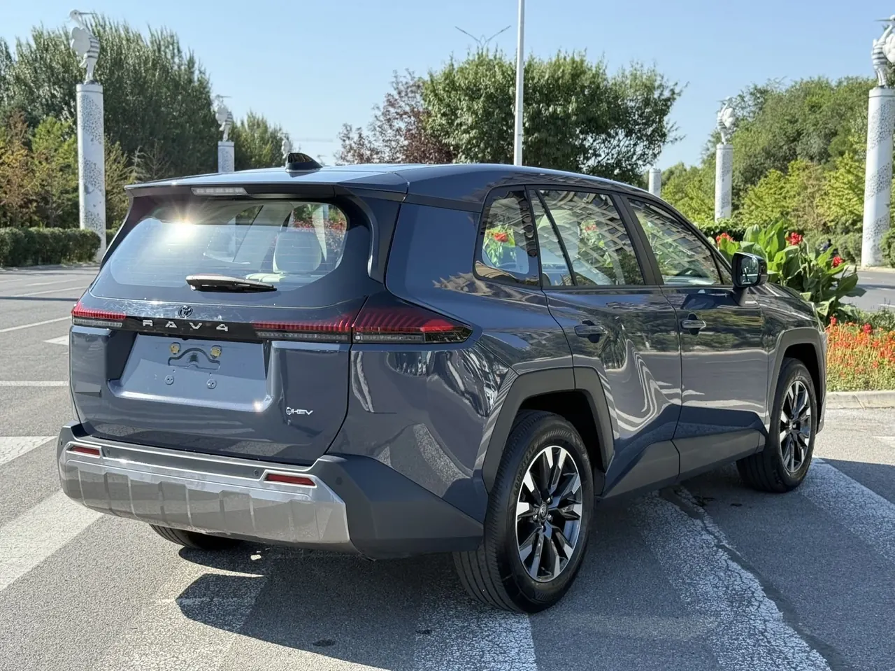 Toyota 2026 RAV4 Rongfang Double Engine 2.0 Stepless Two-Drive Deluxe Automatic Gear 4