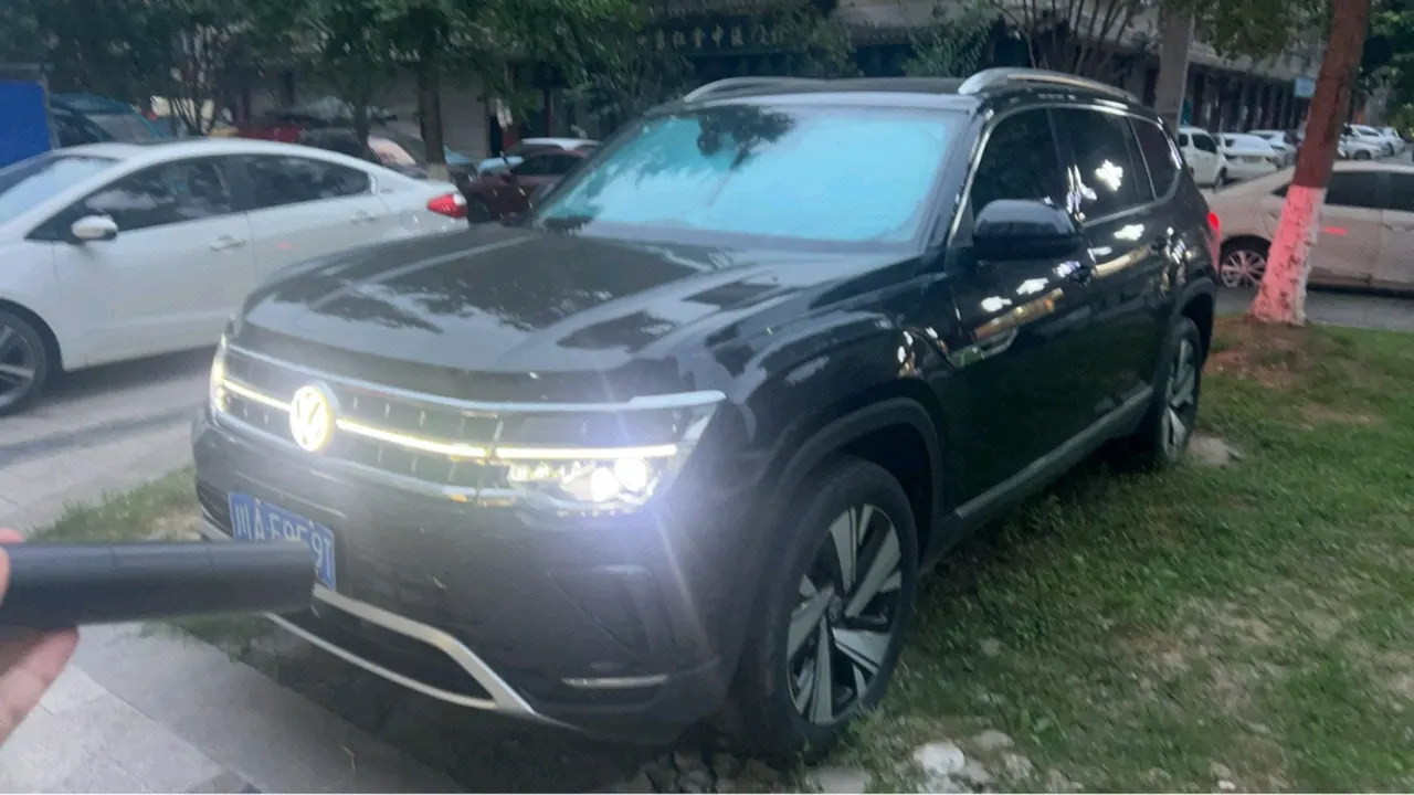 打开图片灯箱:Volkswagen 2023 Tuang 2.0TSI 380TSI 4WD Respect Deluxe Automatic Transmission