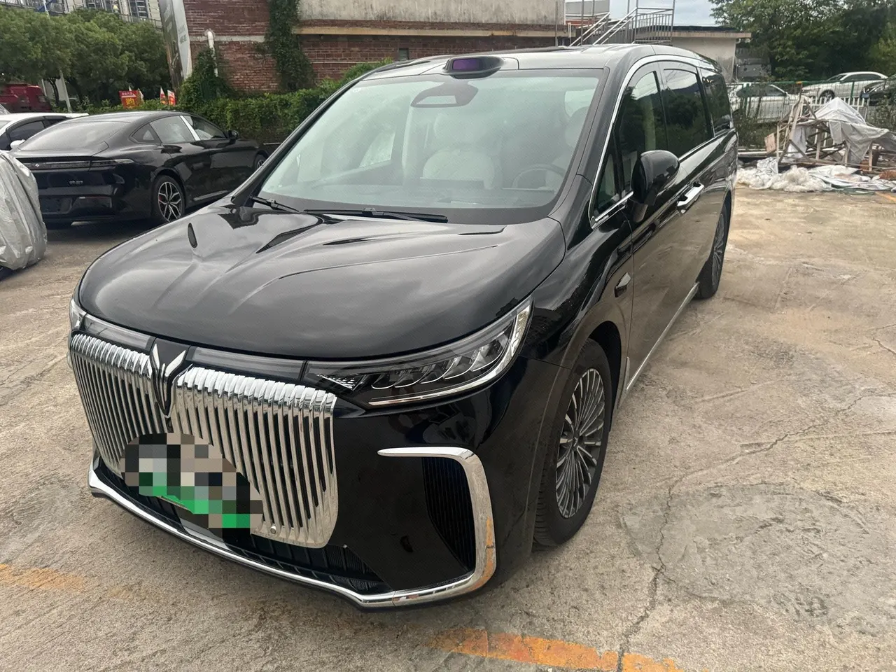 Voyah 2025 dreamers PHEV 1.5T four-wheel drive flagship dry Kun version automatic gear - View 1