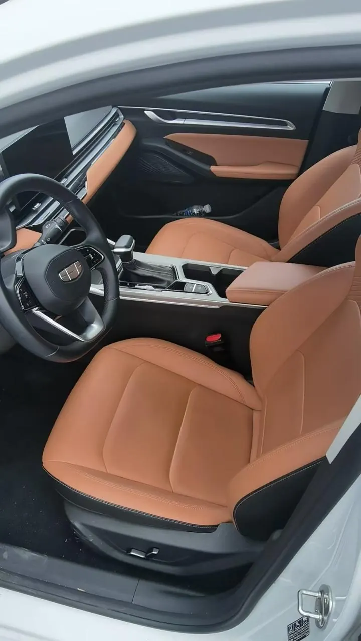 Geely 2025 Emgrand-sedan 1.5 stepless flagship automatic gear 3