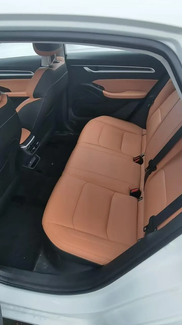 Geely 2025 Emgrand-sedan 1.5 stepless flagship automatic gear 4