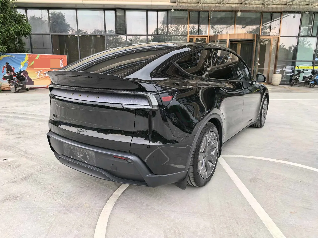 Tesla 2025 Model Y L Long Endurance All-Wheel Drive Automatic Transmission 2
