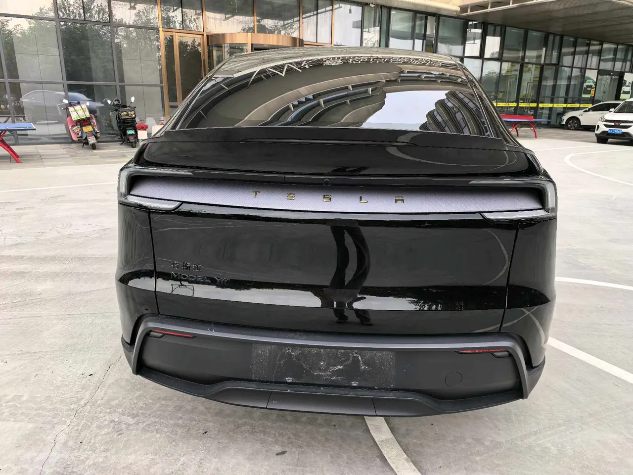 Tesla 2025 Model Y L Long Endurance All-Wheel Drive Automatic Transmission 3