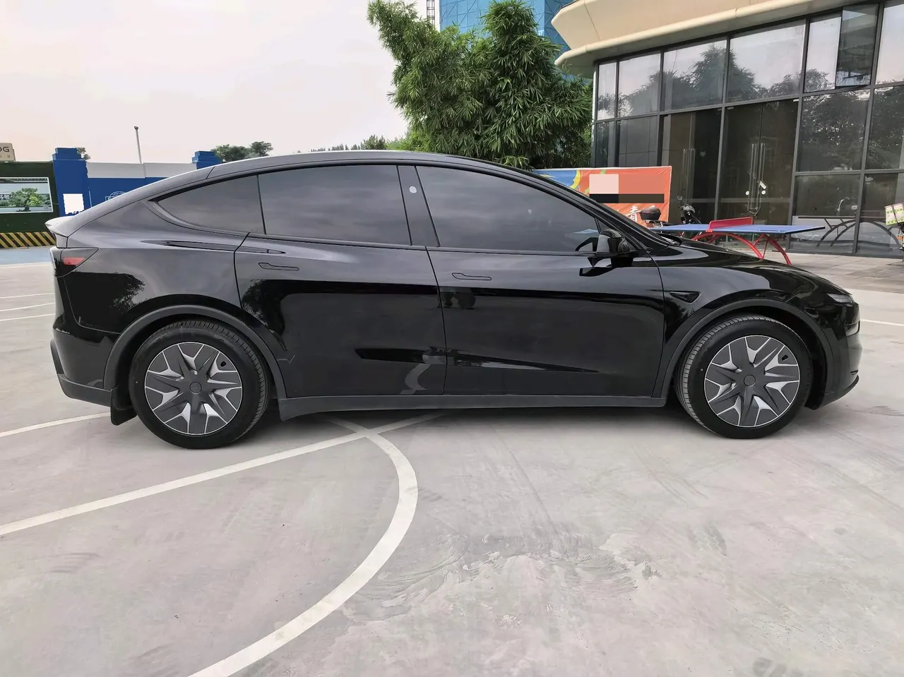 Tesla 2025 Model Y L Long Endurance All-Wheel Drive Automatic Transmission 4