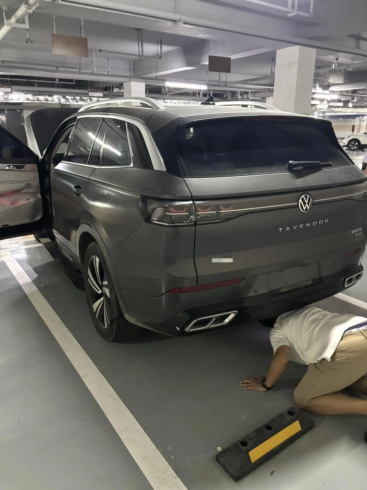 Volkswagen 2023 model tour R-Line 2.0TSI 380TSI four-wheel drive parade version automatic gear 2