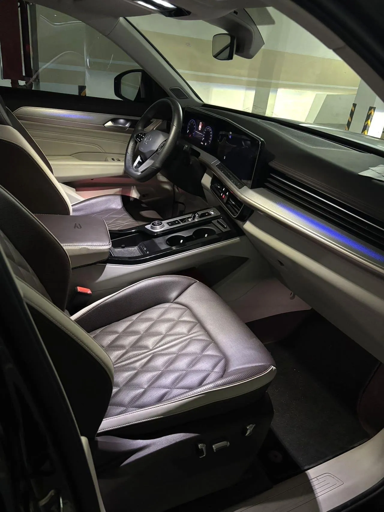 Volkswagen 2023 model tour R-Line 2.0TSI 380TSI four-wheel drive parade version automatic gear 4