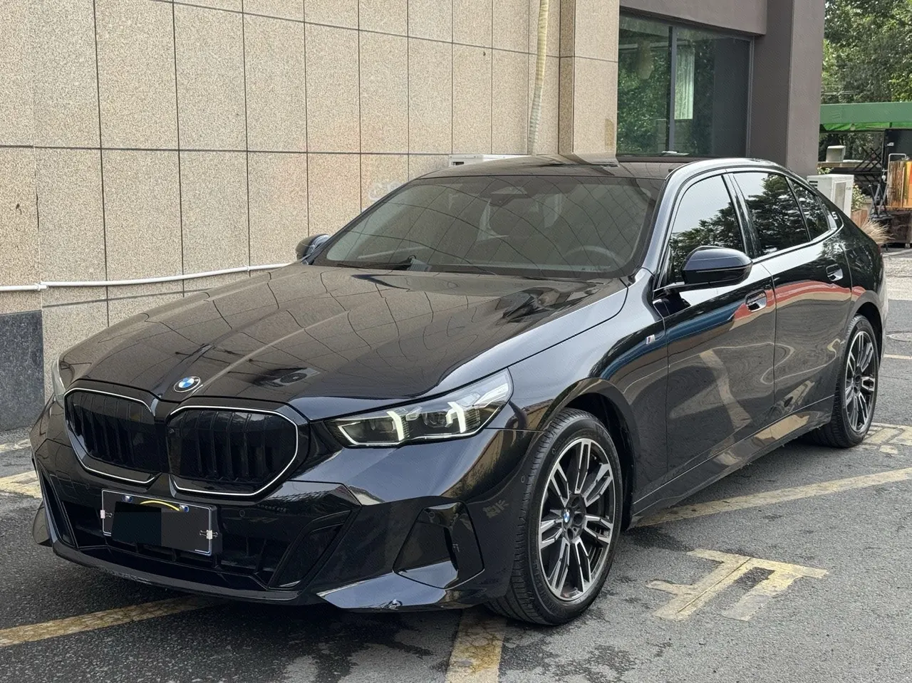 BMW 5 Series 2025 530Li 48V 2.0T Leading M Sports Suit Automatic Gear - View 1