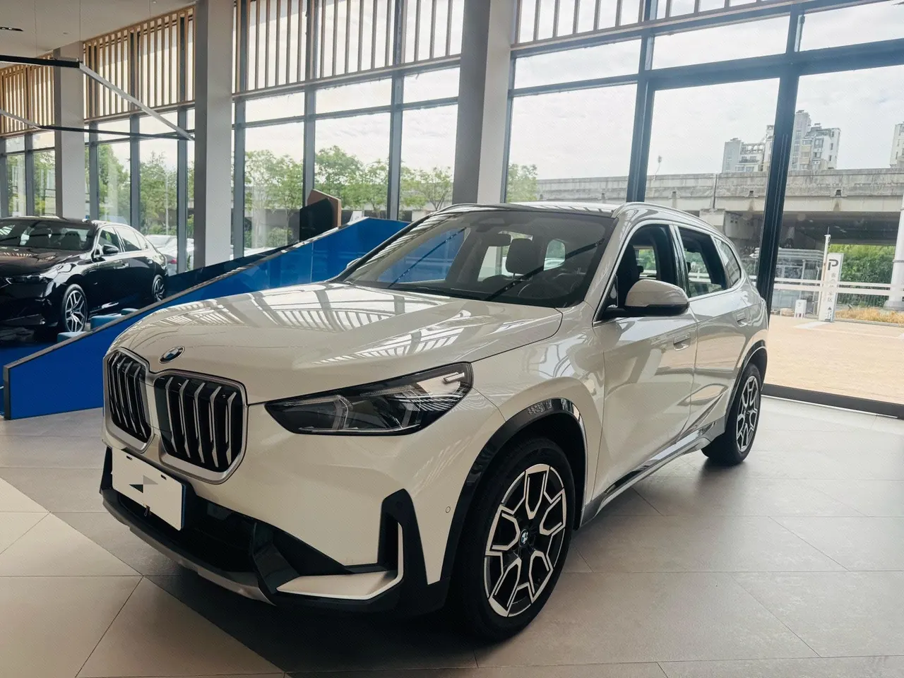 Open image lightbox: BMW 2025 X1 sDrive25Li 2.0T X design set automatic gear