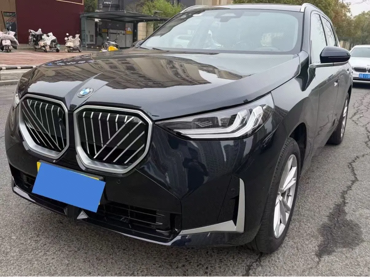 打开图片灯箱:BMW 2026 X3 xDrive25L 2.0T M sports obsidian night suit automatic gear