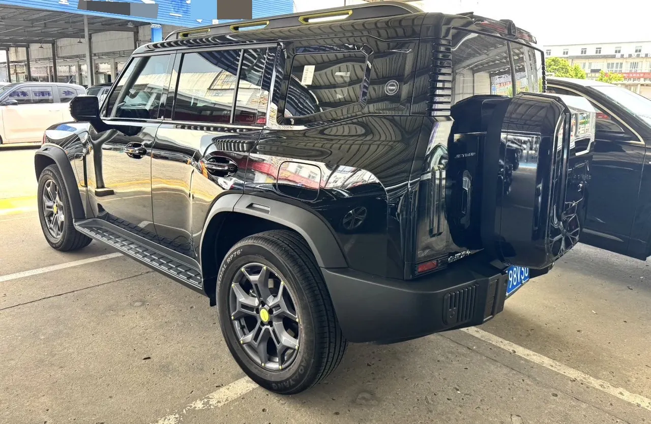Open image lightbox: Jetour 2024 Traveler 2.0T Four-wheel Drive Through PRO Entertainment Edition Automatic Gear