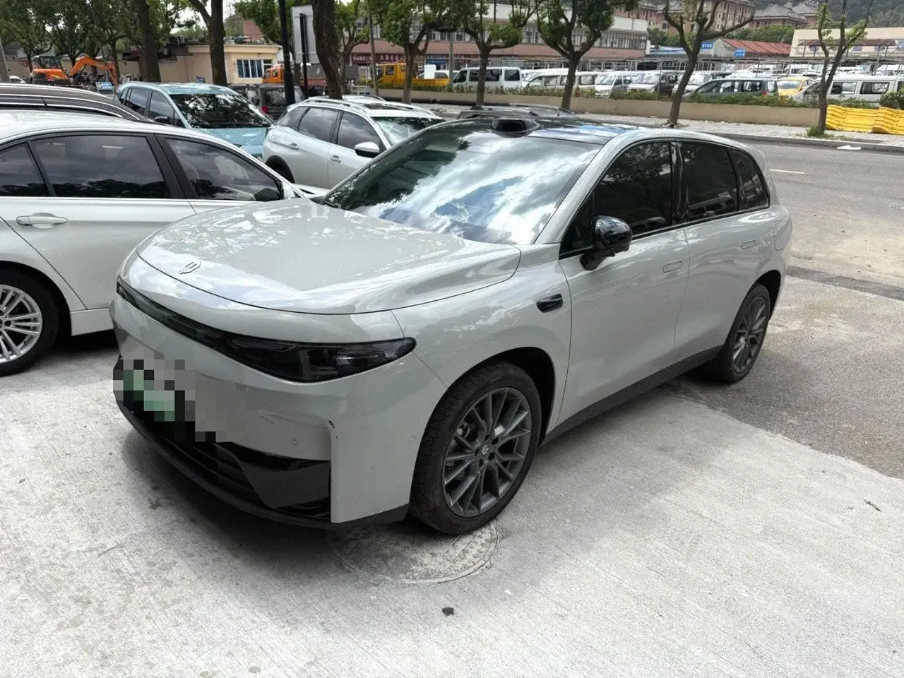 Open image lightbox: Leapmotor 2024 C 10 530 Smart Driving Edition Automatic Gear