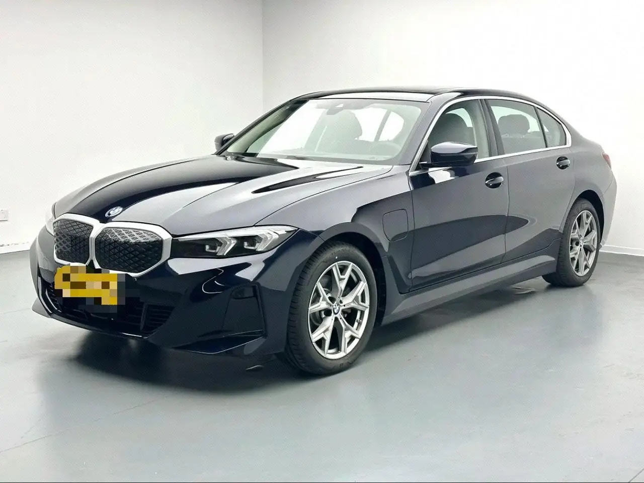 BMW 2026 i3 eDrive 35 L automatic gear - View 1
