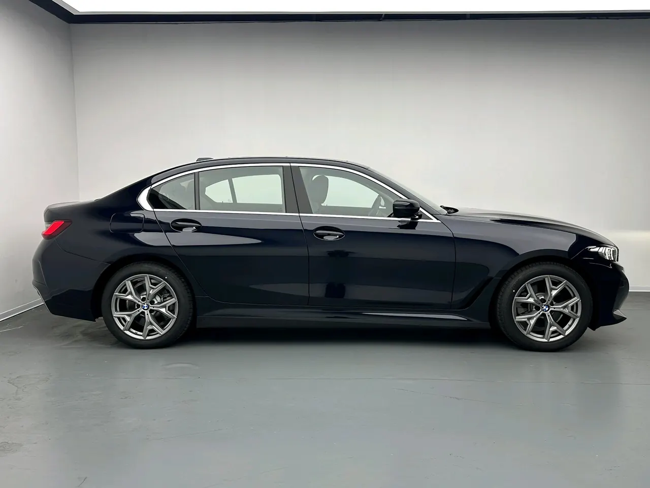 BMW 2026 i3 eDrive 35 L automatic gear 15