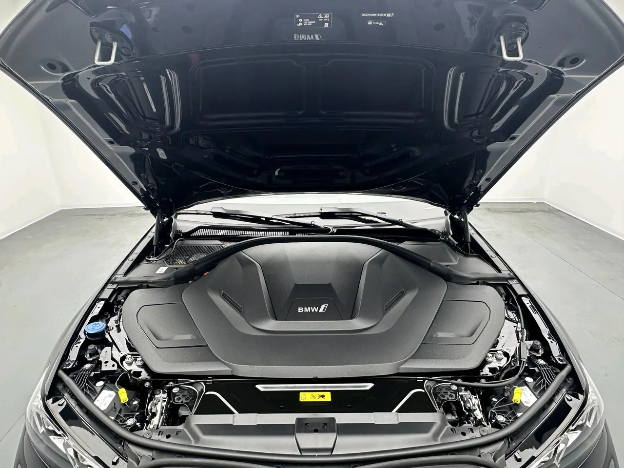 BMW 2026 i3 eDrive 35 L automatic gear 18