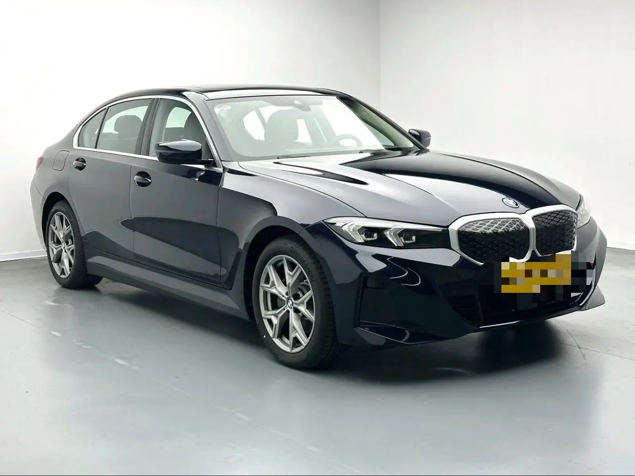 BMW 2026 i3 eDrive 35 L automatic gear 3