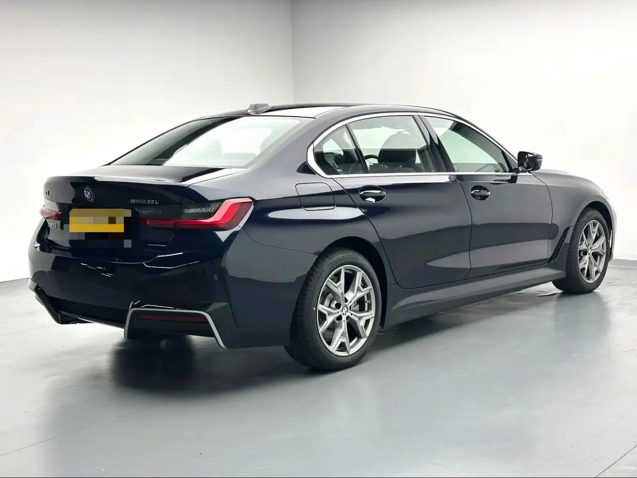 BMW 2026 i3 eDrive 35 L automatic gear 4