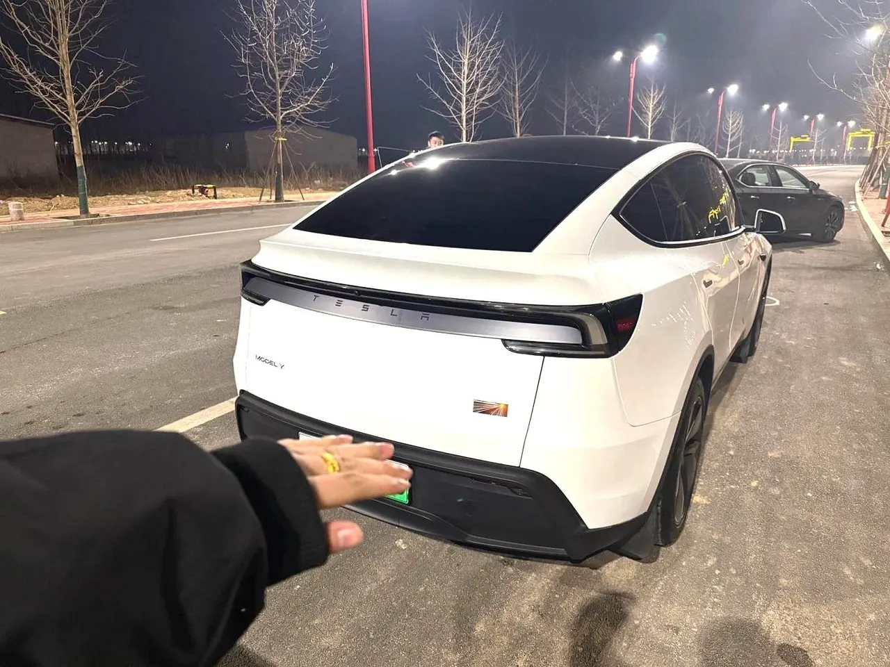 Tesla 2025 Model Y rear-wheel drive version automatic transmission 3