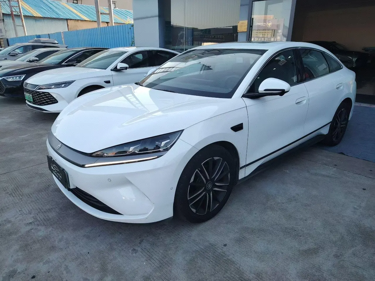 Open image lightbox: BYD 2025 Qin L EV 545KM Excellent Automatic Gear